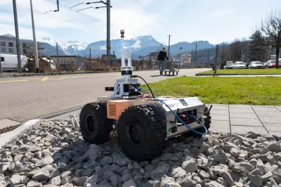 Autonomer Roboter fuer roboterbasierte Vegetationskontrolle | CC Mechanische Systeme